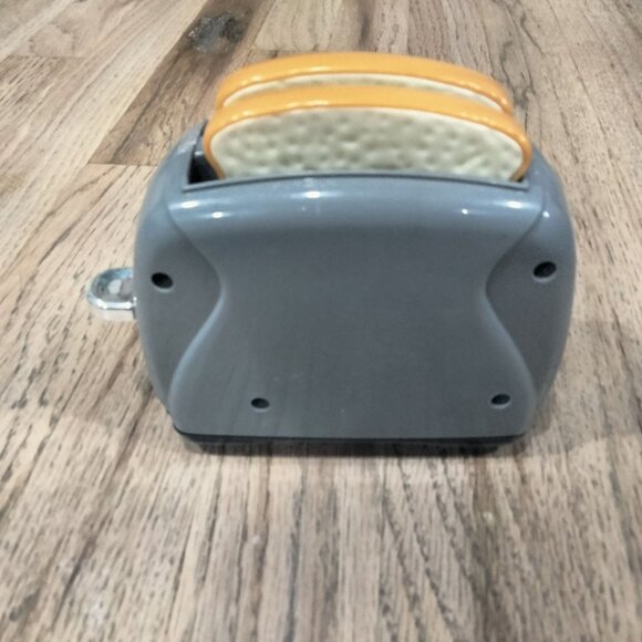 Playgo Pop Up Toaster Toy Bread Slices Gray - Picture 5 of 10
